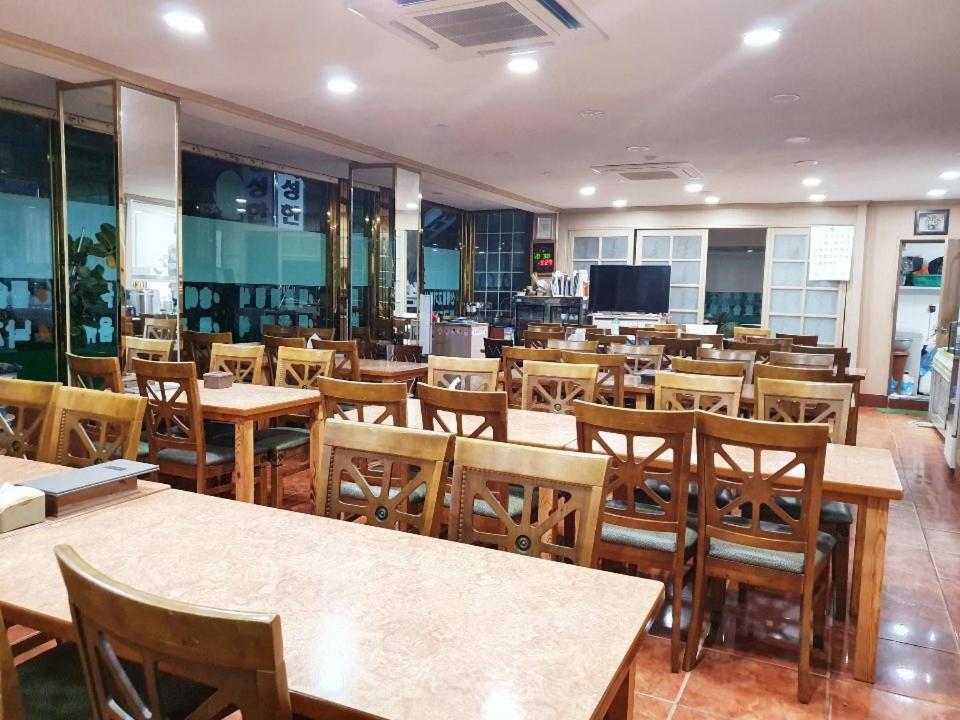 Myungsung Youth Town Gyeongju Buitenkant foto